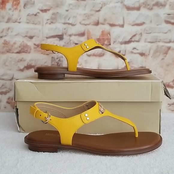 New Michael Kors MK Plate Thong Sandal - Picture 3 of 7